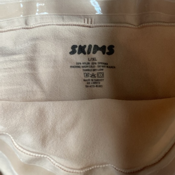 NWOB SKIMS SCULPTING SHORT MID THIGH - Picture 6 of 7